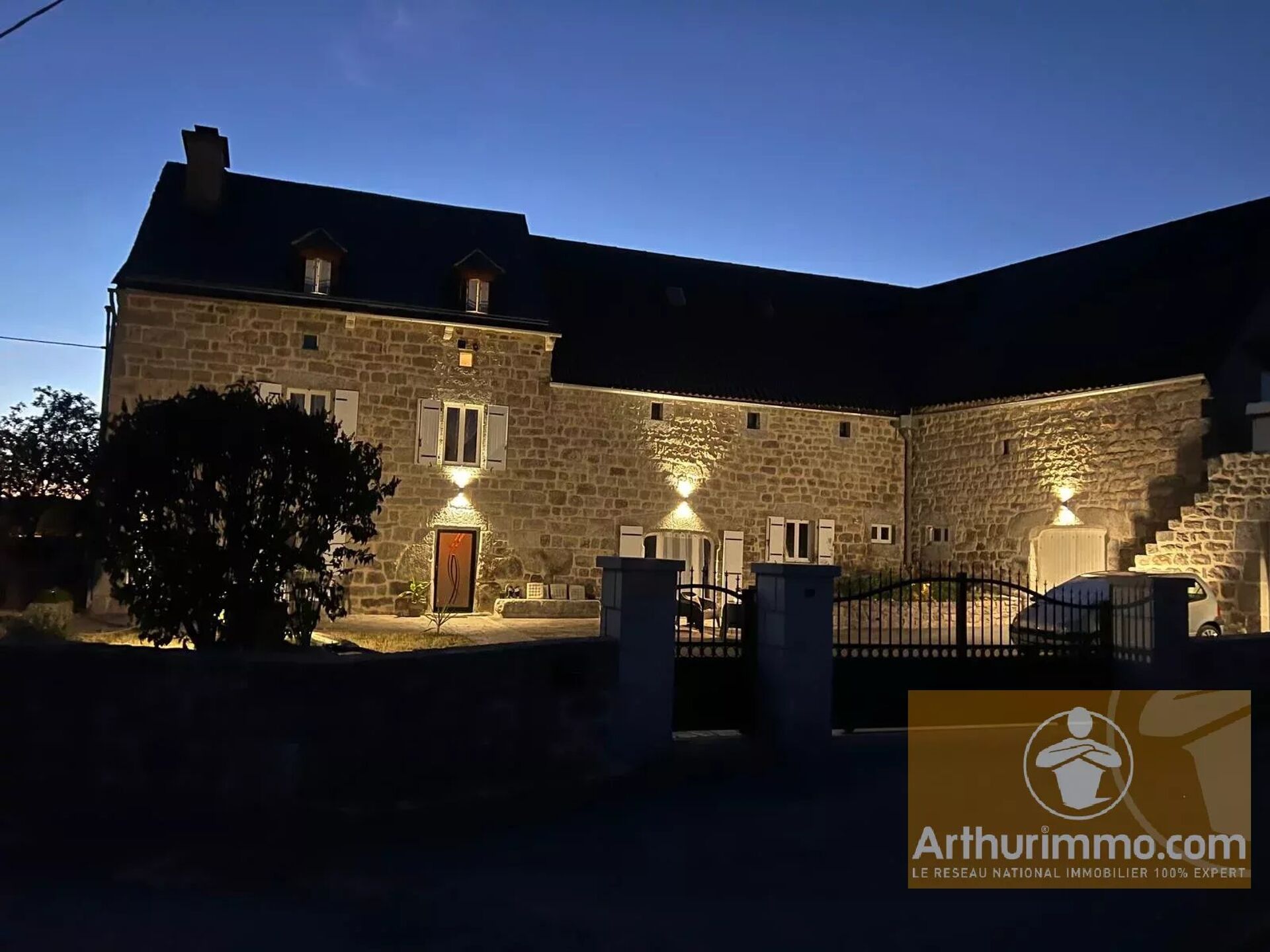 Maison 6 pièces 196 m² · à Arzenc-d'Apcher · 196 m² · 430 000 €