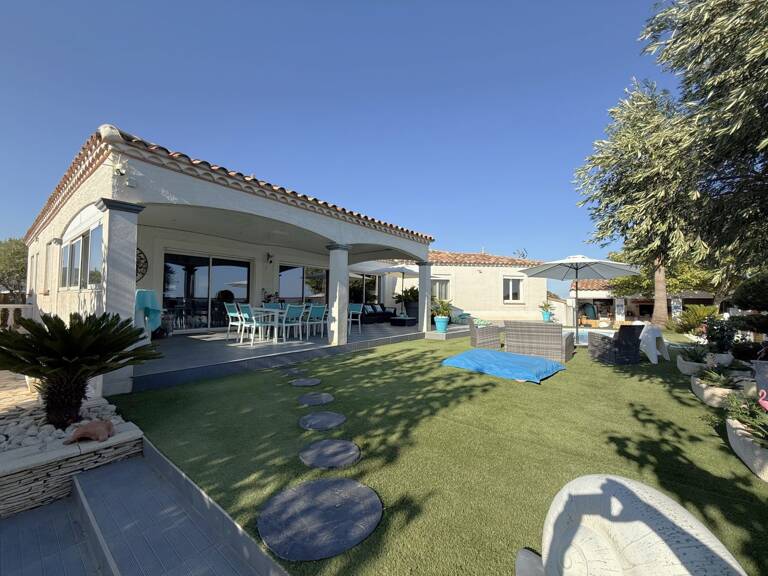 Villa — photo 1