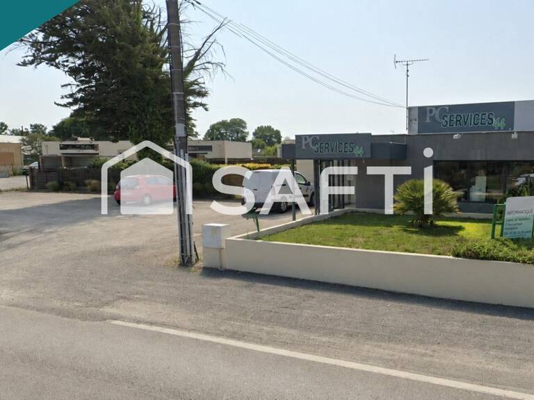 Bien atypique avec belle visibilité à l'entrée de St Gildas des Bois — photo 1