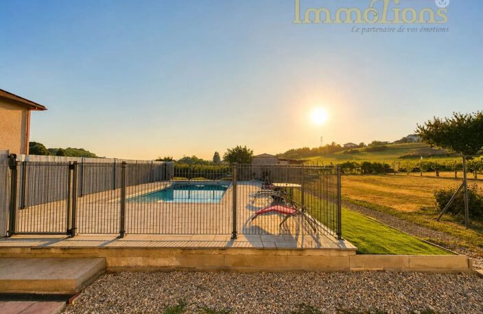 Maison familiale 189 m² avec piscine, garage de 82 m² et vue dégagée — photo 2
