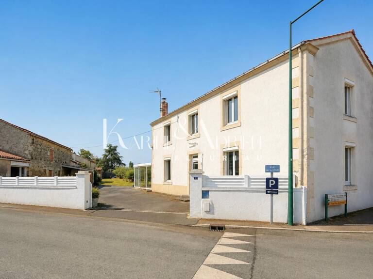 Maison de village avec jardin, garage, cave et seconde maison à rénover — photo 1