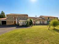 Maison de village avec jardin, garage, cave et seconde maison à rénover — photo 2