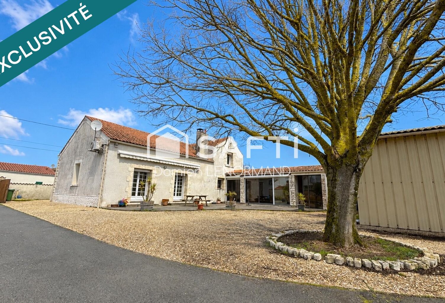 Maison plein centre de la cotiniere avec hangar — photo 1