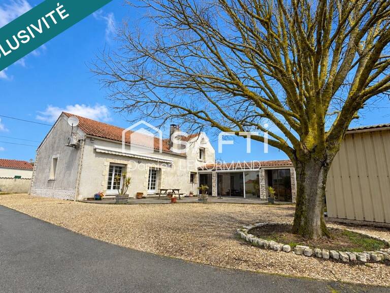 Maison plein centre de la cotiniere avec hangar — photo 1