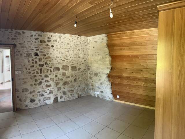 Longère en pierre - charme, potentiel et cadre privilegié — photo du bien