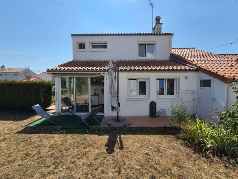 Cette demeure entretenue de fond en comble avec soin, dans laquelle il n'y a plus qu'à poser ses valises. Rare, Zéro travaux à prévoir !!! Un quartier prisé, à proximité de toutes commodités. — photo 1