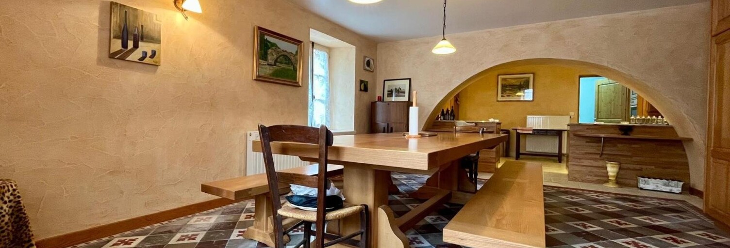 Maison 8 Pièces 214 m² à vendre à Port-Lesney (39600)