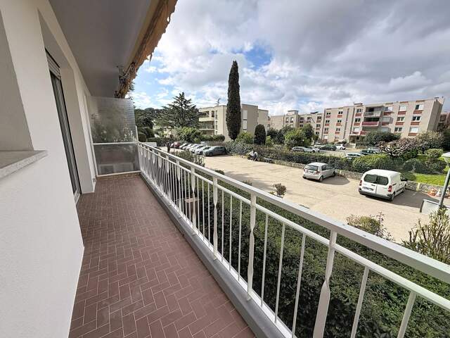 Grand 2 Piéces les Colombiers de m² avec cave et Parking Extérieur — photo du bien
