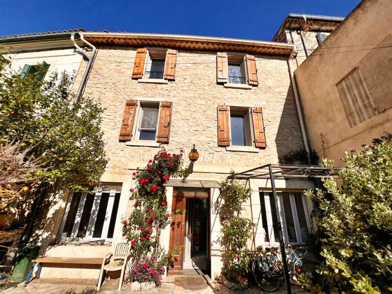 Maison cour — photo 1