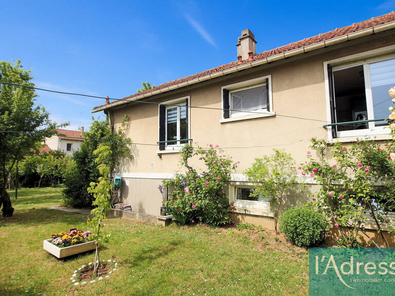 Maison avec sous-sol total, combles aménageables et grand terrain à Savigny-sur-Orge. — photo 1