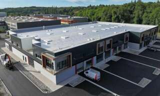 Commerce  5608 m² à louer à Saint-Laurent-de-Mure (69720)
