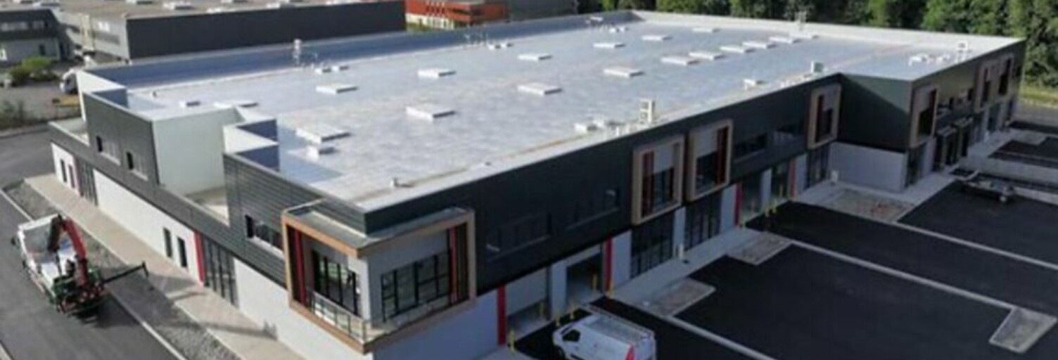 Commerce  5608 m² à louer à Saint-Laurent-de-Mure (69720)