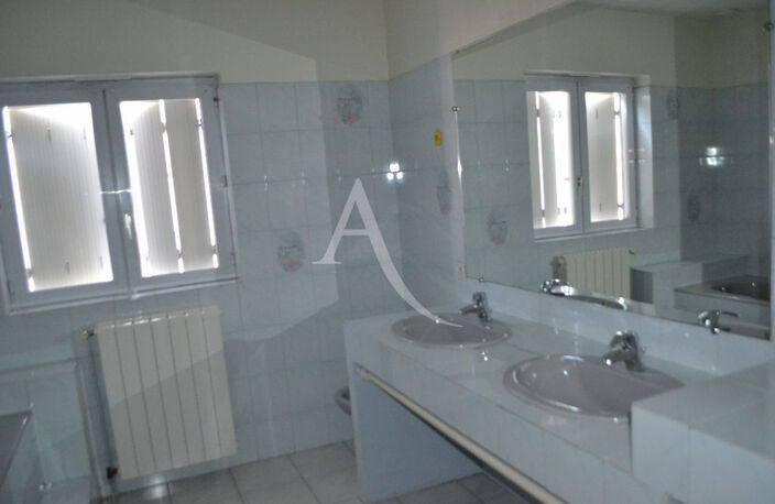 Appartement T4 de +/- 146 m² — photo 4