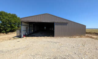 Local industriel  3000 m² à louer à Quins (12800)