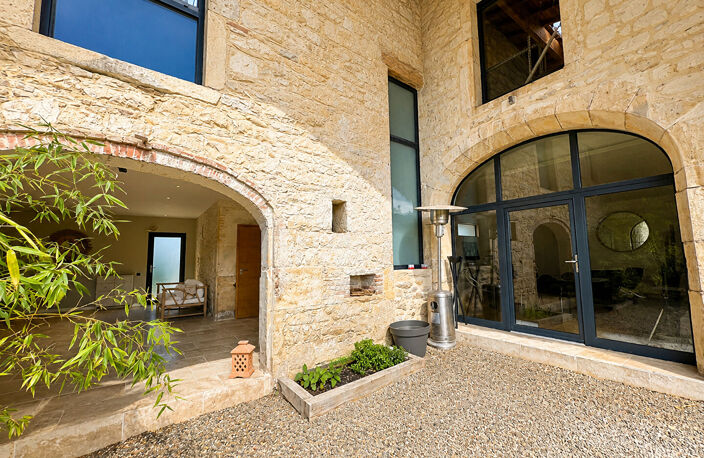Propriété d'exception - Ancien corps de ferme réinventé en demeure contemporaine confidentielle — photo 2
