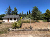 A VENDRE - Maison d'habitation avec parc arboré et piscine - LAISSAC — photo 2