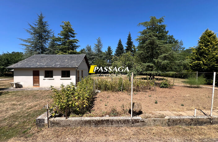 A VENDRE - Maison d'habitation avec parc arboré et piscine - LAISSAC — photo 2
