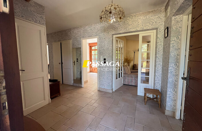 A VENDRE - Maison d'habitation avec parc arboré et piscine - LAISSAC — photo 4