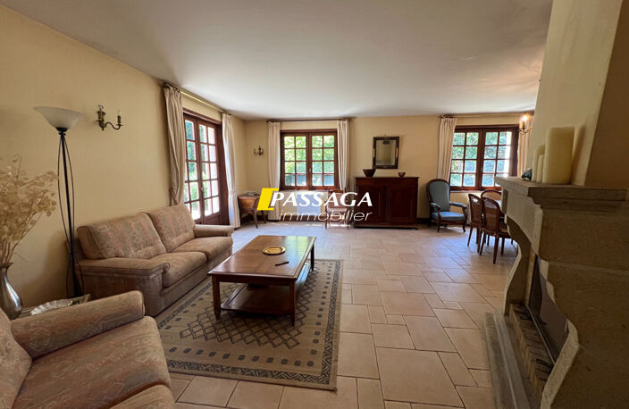 A VENDRE - Maison d'habitation avec parc arboré et piscine - LAISSAC — photo 5