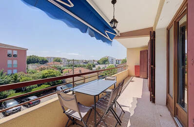 VENTE - SAINT-RAPHAËL - Superbe appartement T3 avec place de parking à quelques minutes à pied du centre-ville — photo du bien