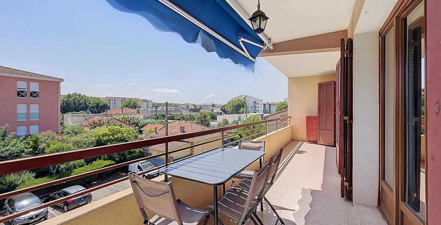 VENTE - SAINT-RAPHAËL - Superbe appartement T3 avec place de parking à quelques minutes à pied du centre-ville — photo 1