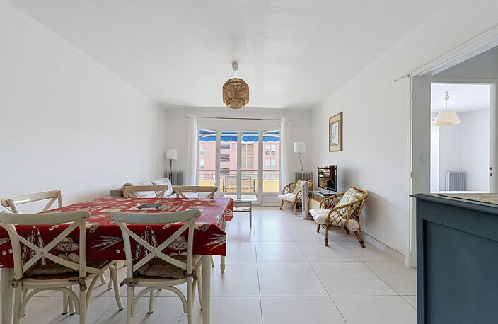 VENTE - SAINT-RAPHAËL - Superbe appartement T3 avec place de parking à quelques minutes à pied du centre-ville — photo 3
