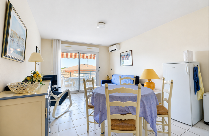 VENTE EN EXCLUSIVITE - SAINT-RAPHAËL - BOULOURIS - GRAND STUDIO CABINE AVEC PLACE DE PARKING PRIVATIVE FACE ME — photo 4