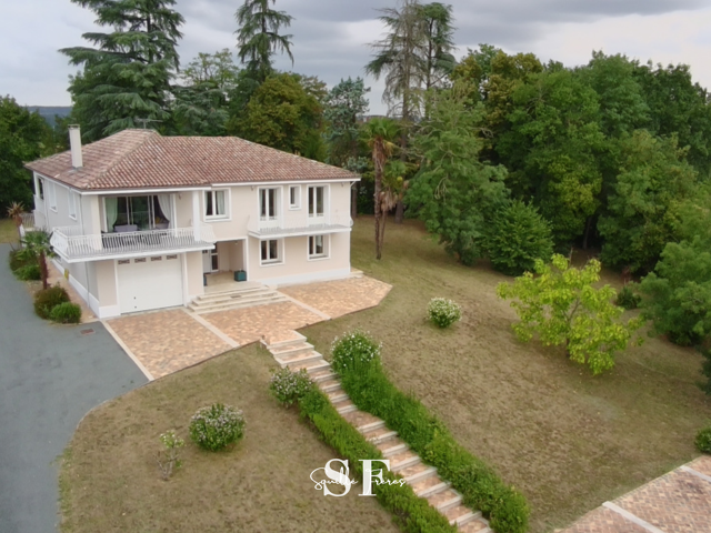 AGEN - BELLE VILLA AVEC PISCINE ET TERRAIN — photo du bien