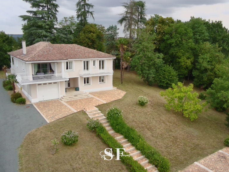 AGEN - BELLE VILLA AVEC PISCINE ET TERRAIN — photo 1