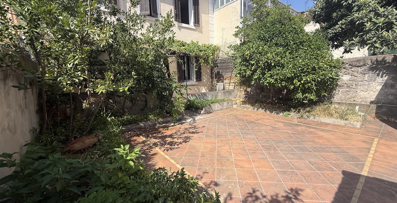 TOULON OUEST- Spacieuse maison de ville avec jardin — photo 1