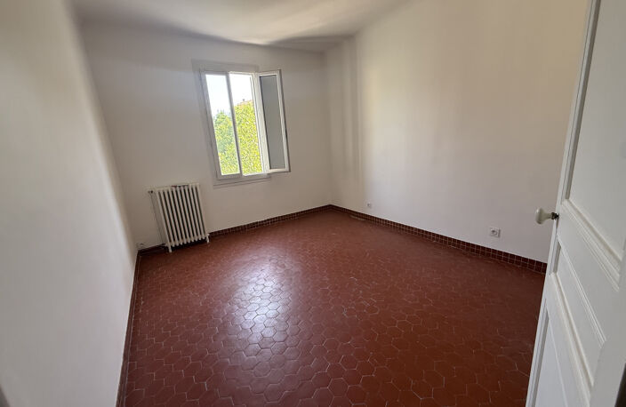 TOULON OUEST- Spacieuse maison de ville avec jardin — photo 2