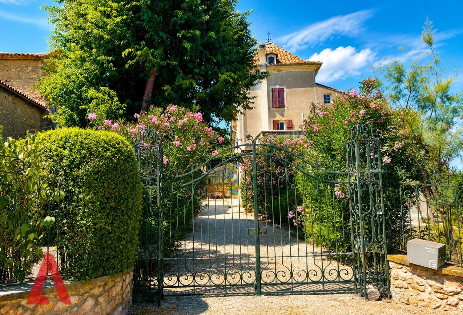 Une magnifique propriété du Sud de la France au charme historique et au potentiel exceptionnel — photo 1