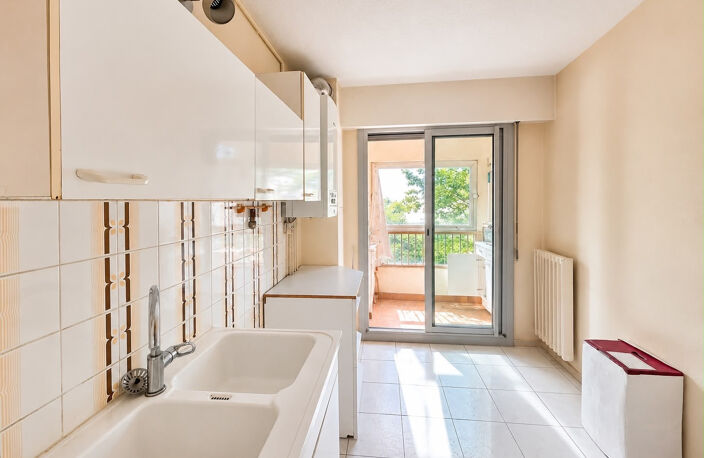TOULON EST T3 + BALCON + STATIONNEMENT PRIVATIF — photo 4
