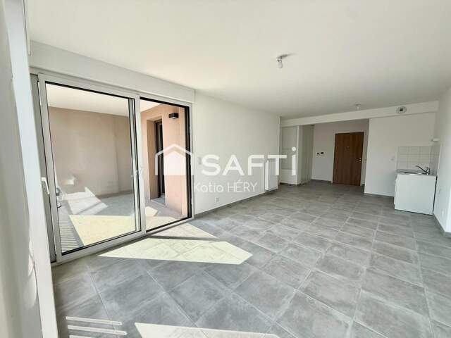 APPARTEMENT AVEC BALCON, CAVE, 2 PARKINGS — photo du bien