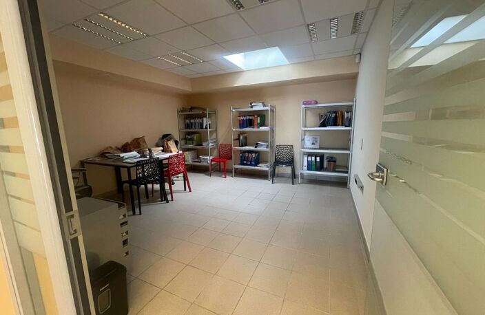 Rodez  Local professionnel / Bureaux de 120 m² — photo 3