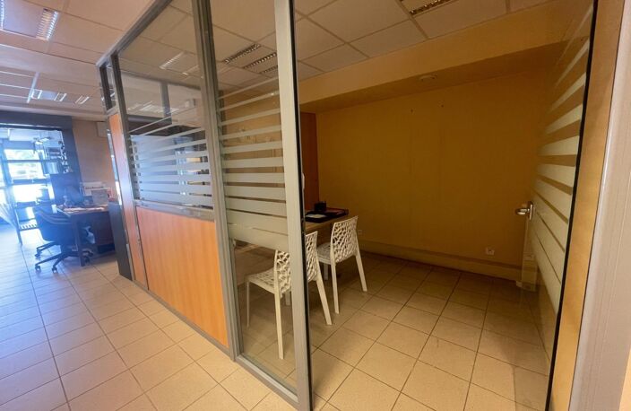 Rodez  Local professionnel / Bureaux de 120 m² — photo 4