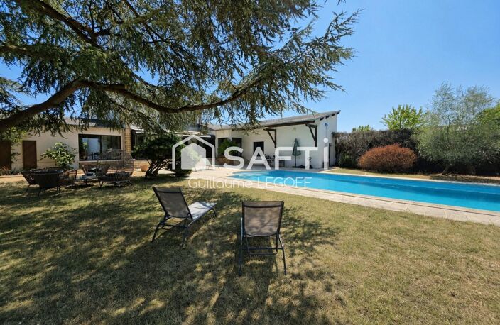Propriété d'exception avec piscine et tennis — photo 2
