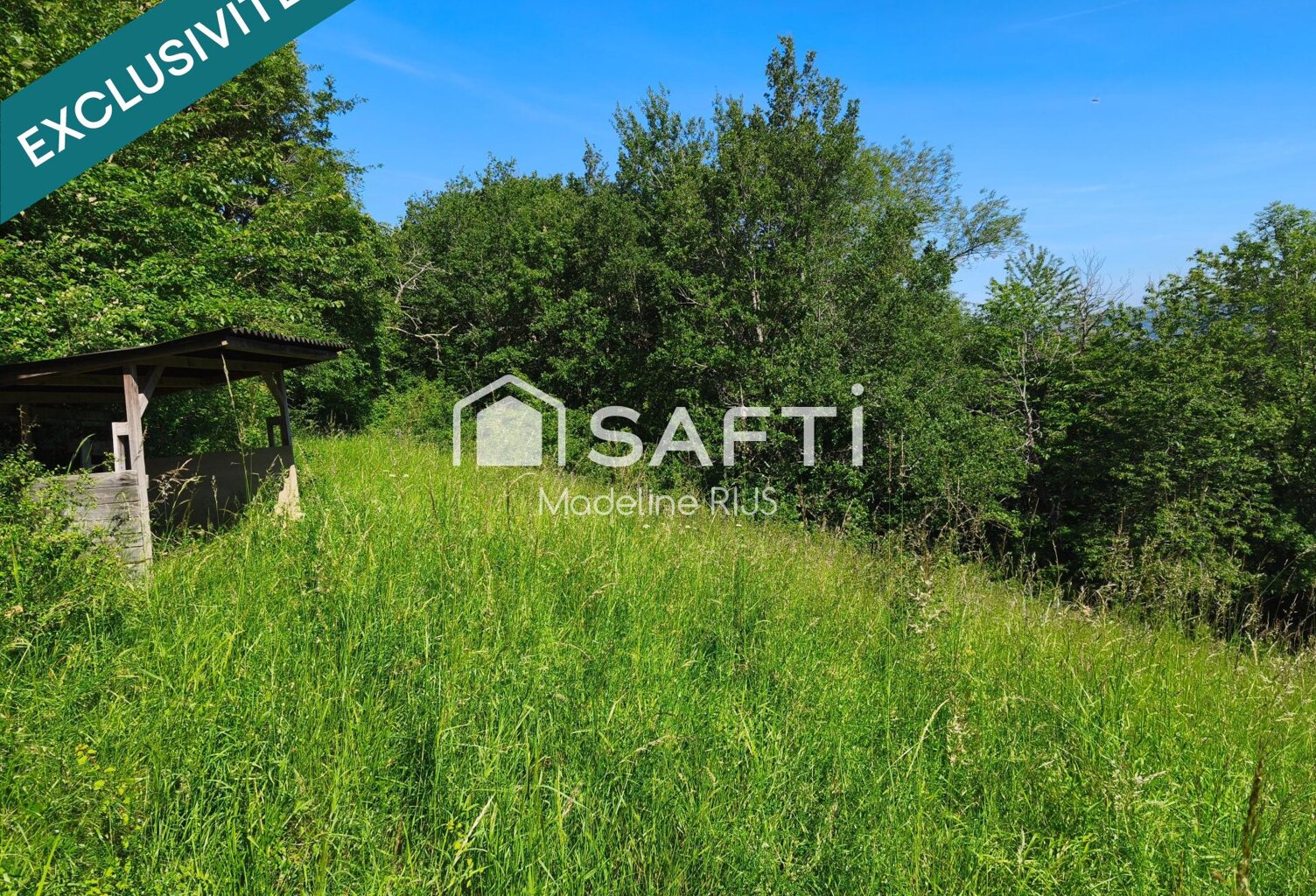 Terrain constructible de 4 400 m2. — photo 1