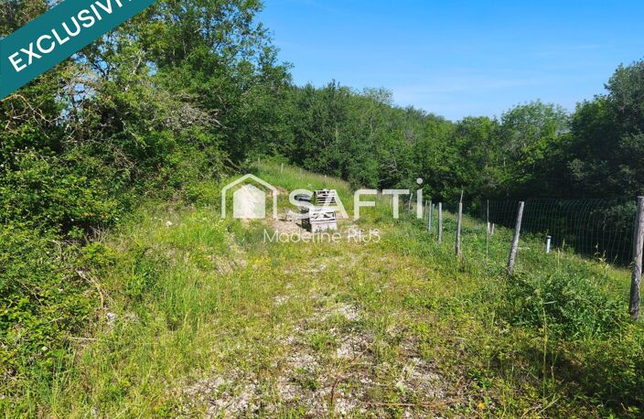 Terrain constructible de 4 400 m2. — photo 4
