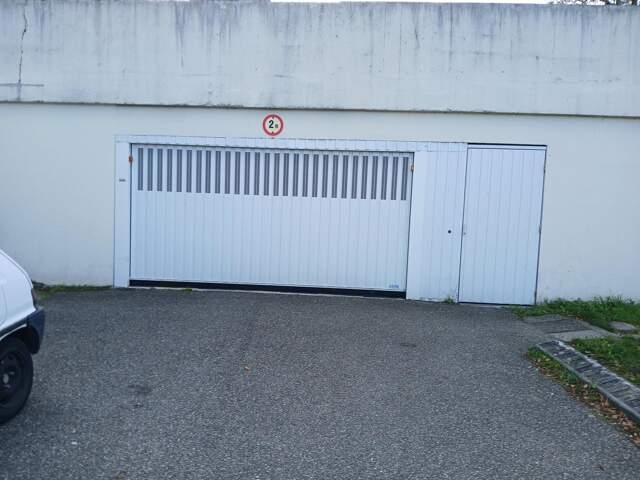 GARAGE FERME AUX PORTES DU PARC BOURRAN — photo du bien