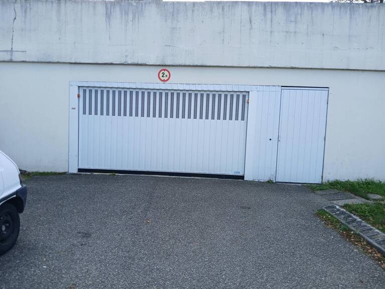 GARAGE FERME AUX PORTES DU PARC BOURRAN — photo 1