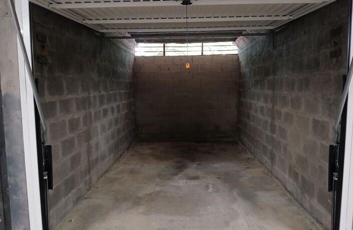 GARAGE FERME AUX PORTES DU PARC BOURRAN — photo 5