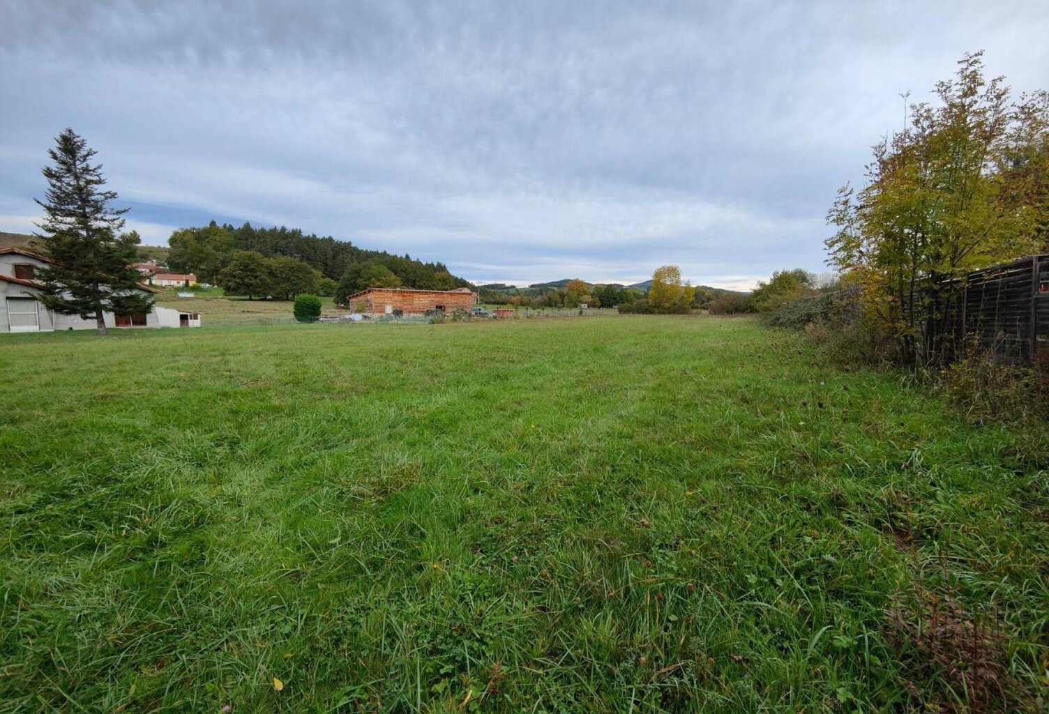 Terrain constructible de 3000m2 à SUGERE — photo 1