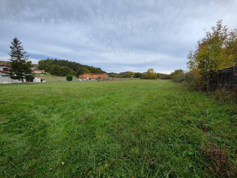 Terrain constructible de 3000m2 à SUGERE — photo 1