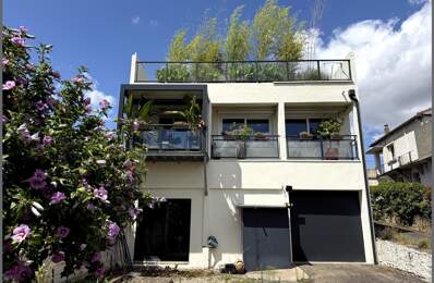 Maison avec plusieurs garages, proche gare, parfaitement rénovée — photo du bien