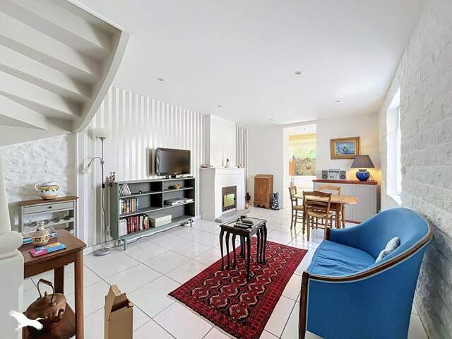Maison en pierre de 3 pièces principales — photo du bien