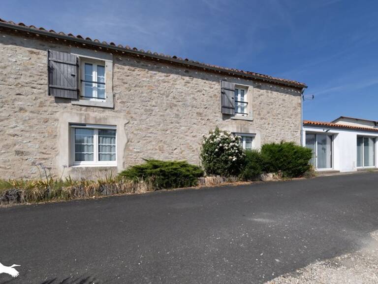 Maison en pierre de 7 pièces principales — photo 1