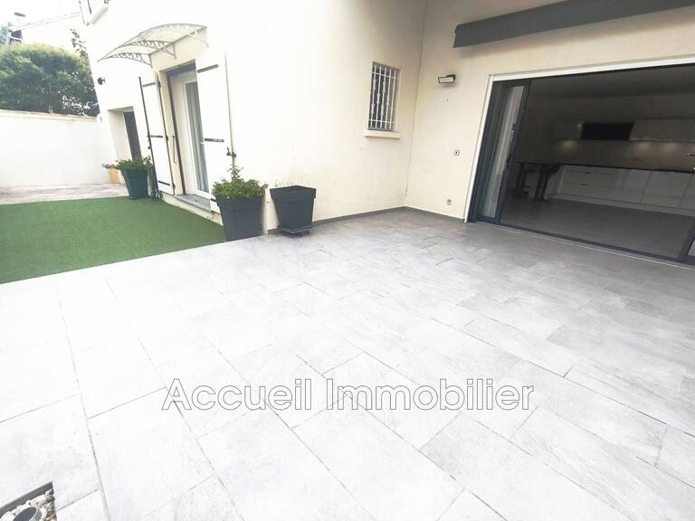 P3 rez-de-jardin en angle avec entrée indépendante.<BR>Garage att — photo 1