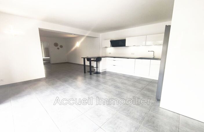 P3 rez-de-jardin en angle avec entrée indépendante.<BR>Garage att — photo 2