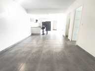 P3 rez-de-jardin en angle avec entrée indépendante.<BR>Garage att — photo 3